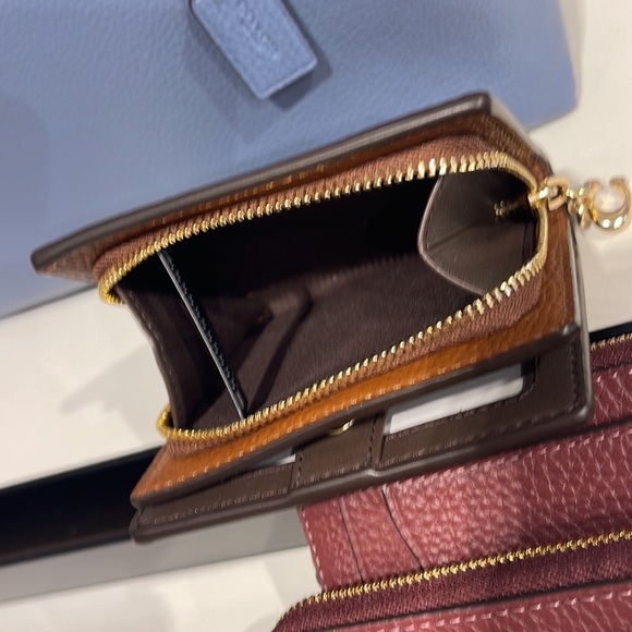 Coach Snap Wallet
IM/Redwood - Picture 13 of 16